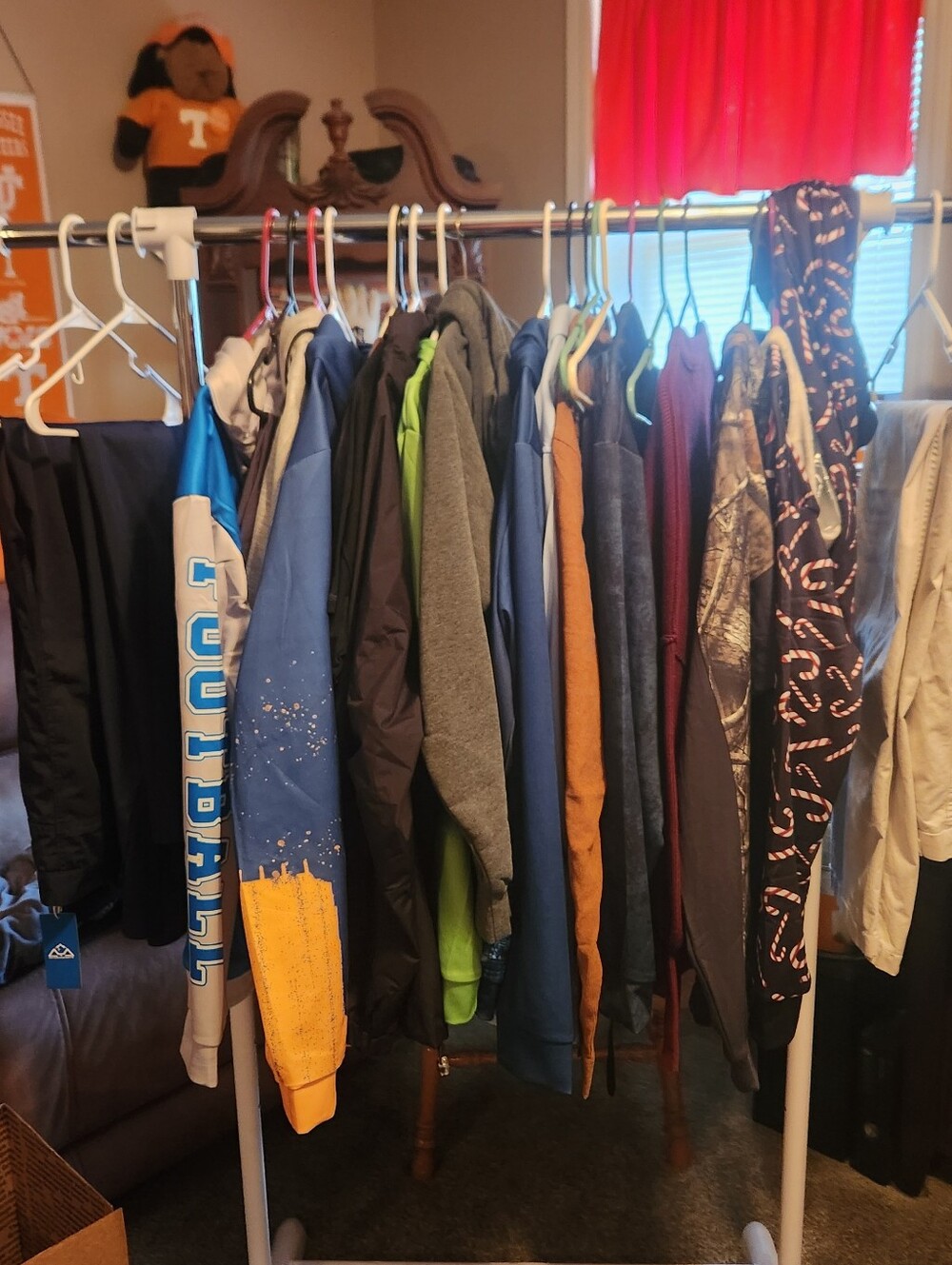 SHOWING Fall & WINTER NWT and NWOT Clothes, Toys. Christmas Gifts!!!!! - Picture 9 of 16